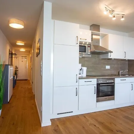 Fewo Reeder's Nest Hafenwohnung, 2 Zi By Seeblick Ferien Lägenhet